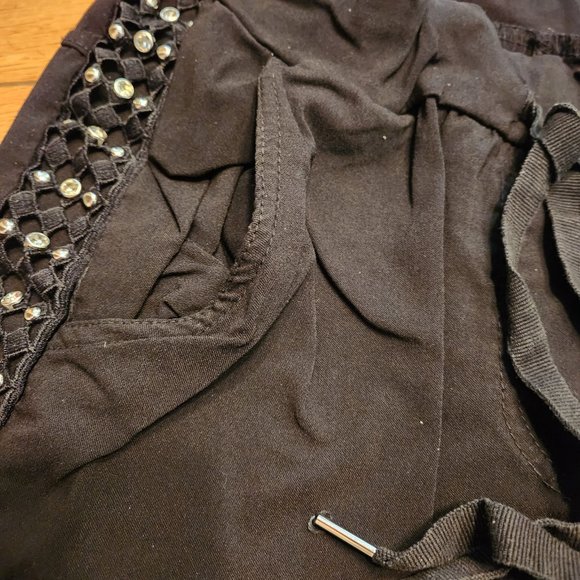 BEYOND FABULOUS SHORTS - Picture 3 of 5